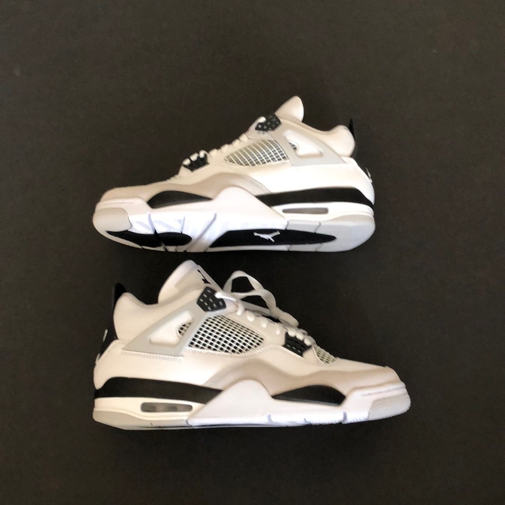Jordan 4 Military black
